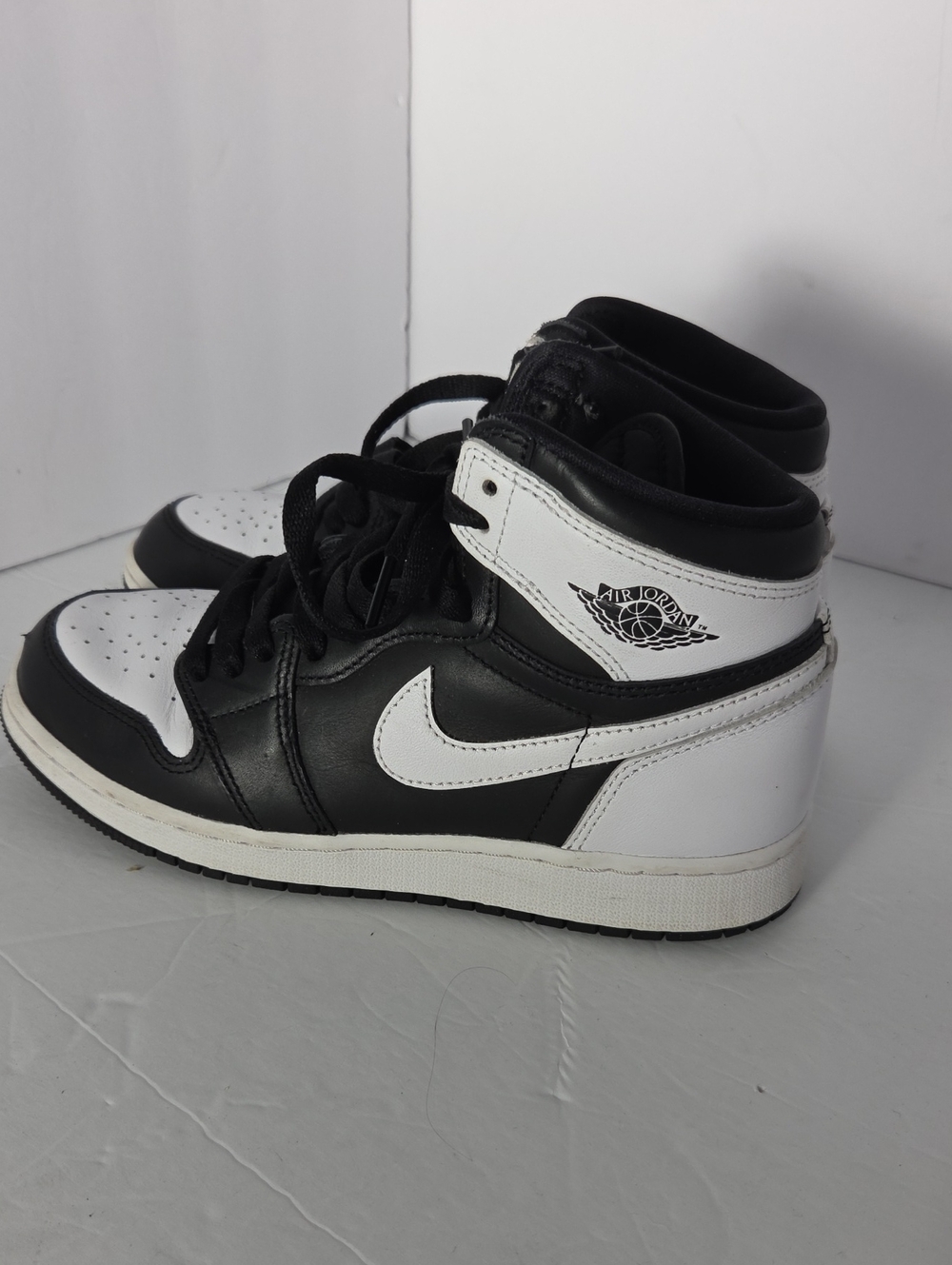 Air Jordan 1 Retro High OG - Black/White Boys Size 6Y